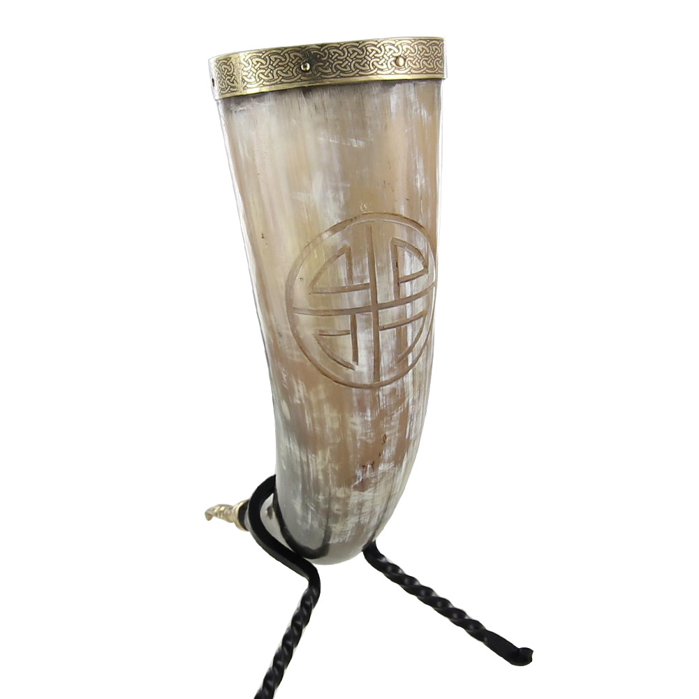 Stand with Drinking Shield Knot Horn Vessel Set